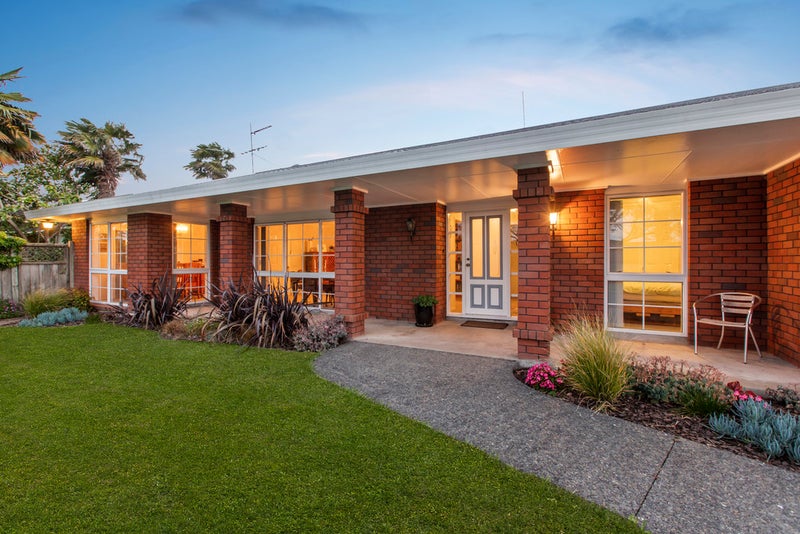 5 Carriage Close, Northpark, Auckland - Carousel 2
