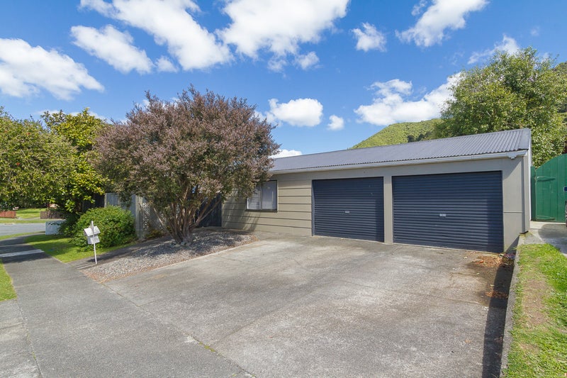 13 Larchmont Grove, Totara Park, Upper Hutt - Carousel 2