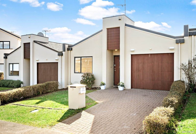 7 Bunker Rise, Golflands, Auckland - Carousel 1