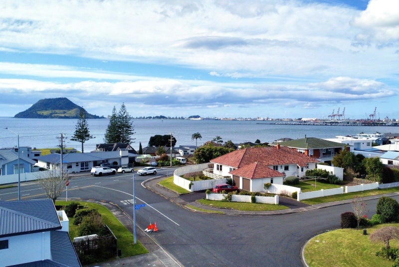 2 Acklam Avenue, Otumoetai, Tauranga - Carousel 1