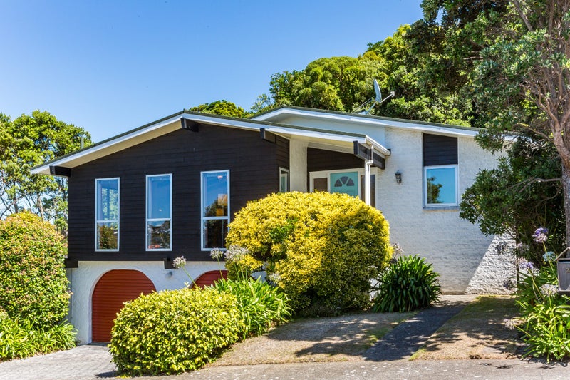 25 Amapur Drive, Khandallah, Wellington - Carousel 1