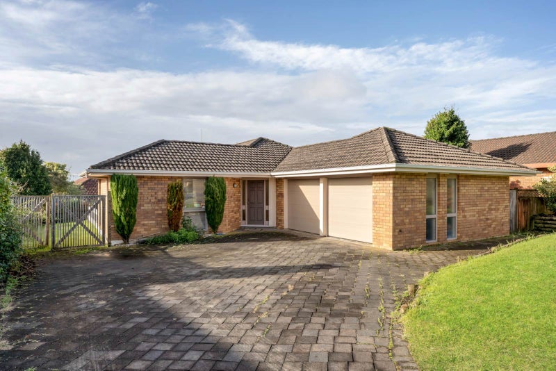 8 Crescent Hills Court, Northpark, Auckland - Carousel 1