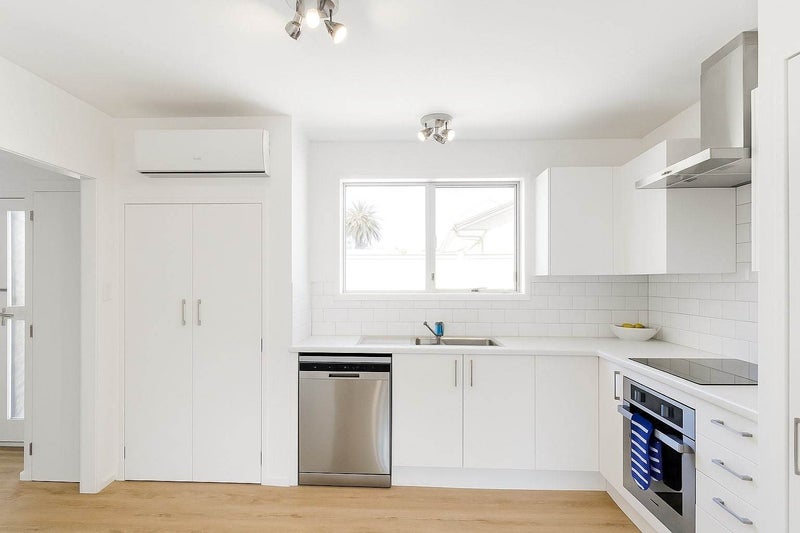 1/3 Jern Place, Eastern Beach, Auckland - Carousel 2