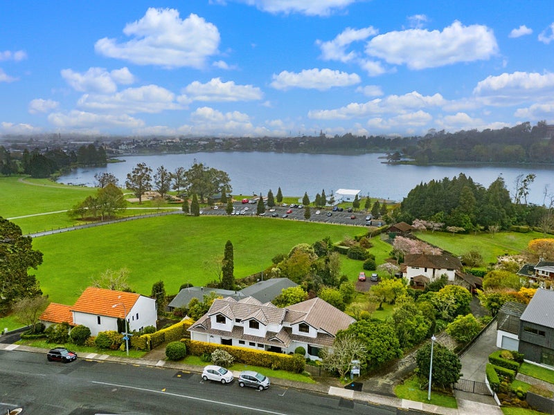150 Lake Crescent, Hamilton Lake, Hamilton - Carousel 1