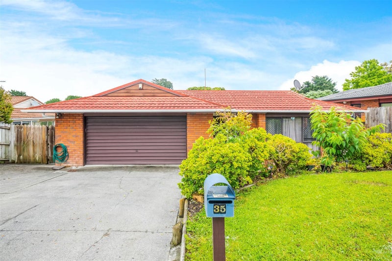 35 Pinewood Grove, Botany Downs, Auckland - Carousel 2