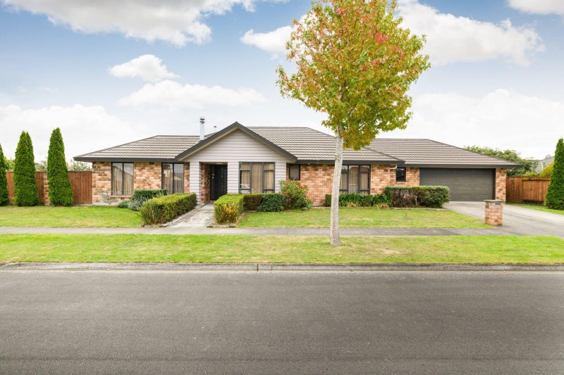 1 Cleveland Heights, Kelvin Grove, Palmerston North - Carousel 1