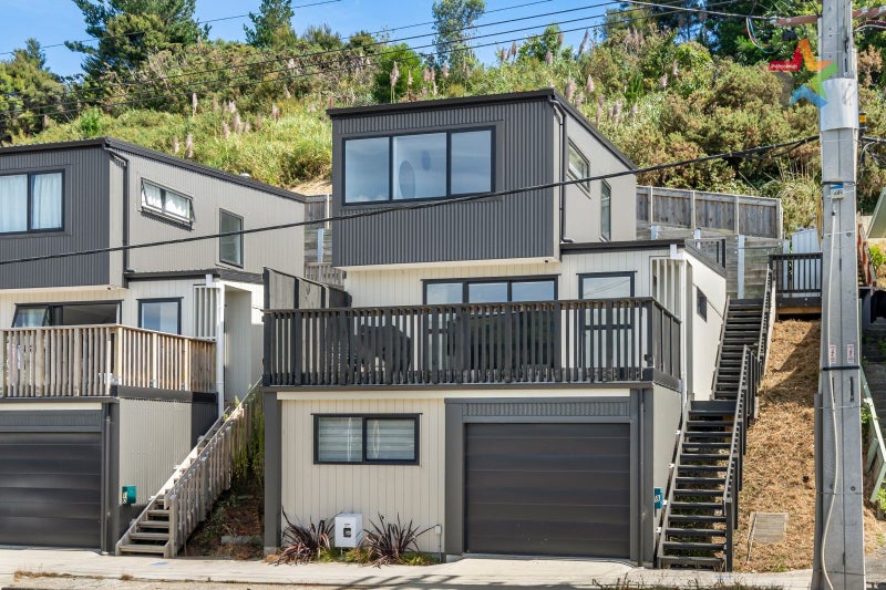 8 Main Road, Wainuiomata, Lower Hutt - Carousel 1