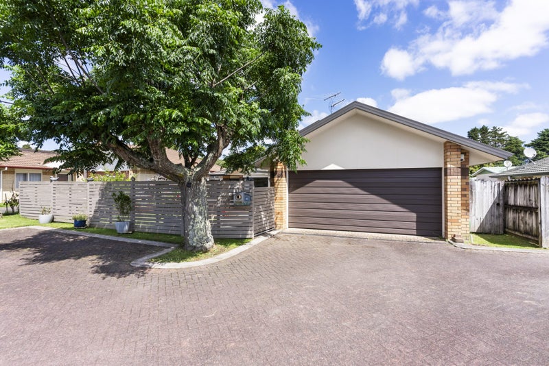 16 Emmerdale Avenue, Papakura, Papakura - Carousel 2