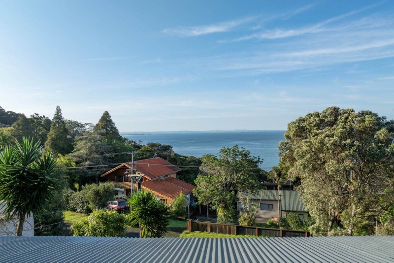19 Kauri Point Road, Laingholm, Auckland - Carousel 1