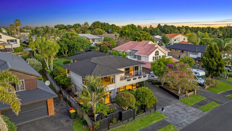 33 Peretao Rise, The Gardens, Auckland - Carousel 1