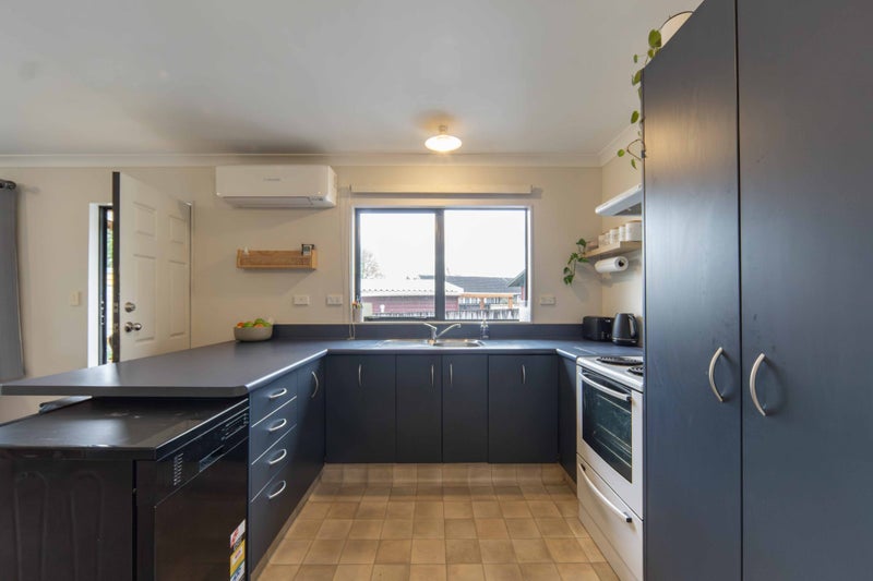 29A Barrie Crescent, Silverdale, Hamilton - Carousel 2