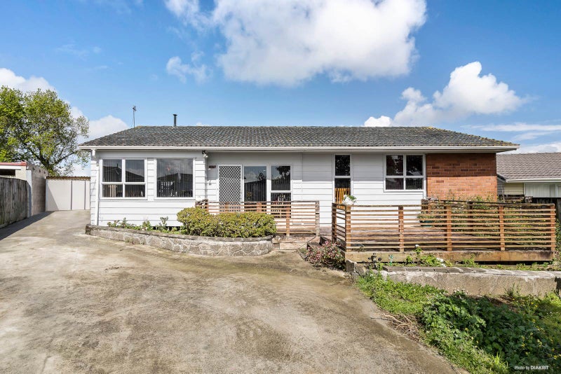 11 Chine Place, Favona, Auckland - Carousel 1