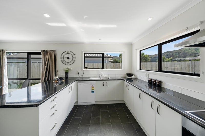 31A Grimsby Grove, Wainuiomata, Lower Hutt - Carousel 2