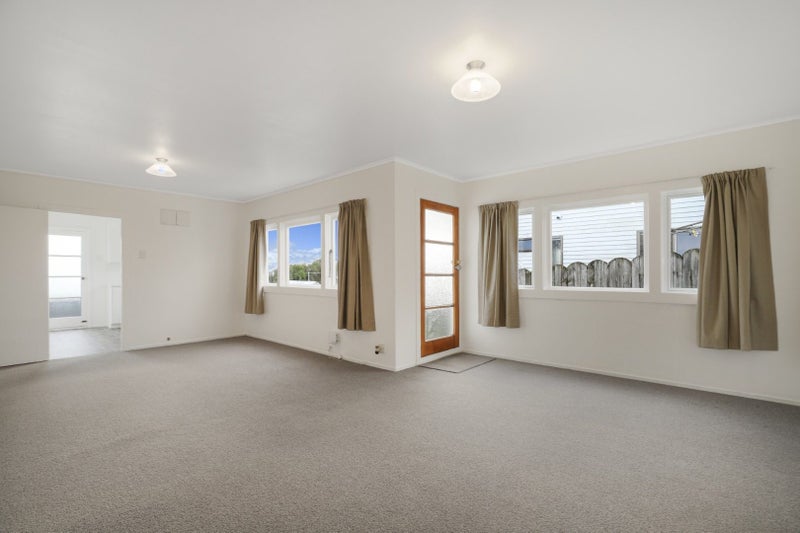 32A Bannerman Road, Morningside, Auckland - Carousel 1