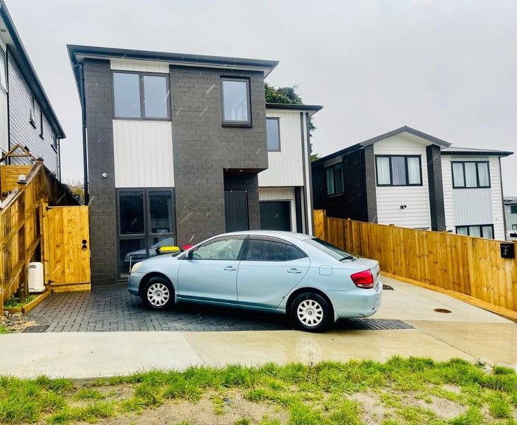 7 Ripa Street, Flat Bush, Auckland - Carousel 1