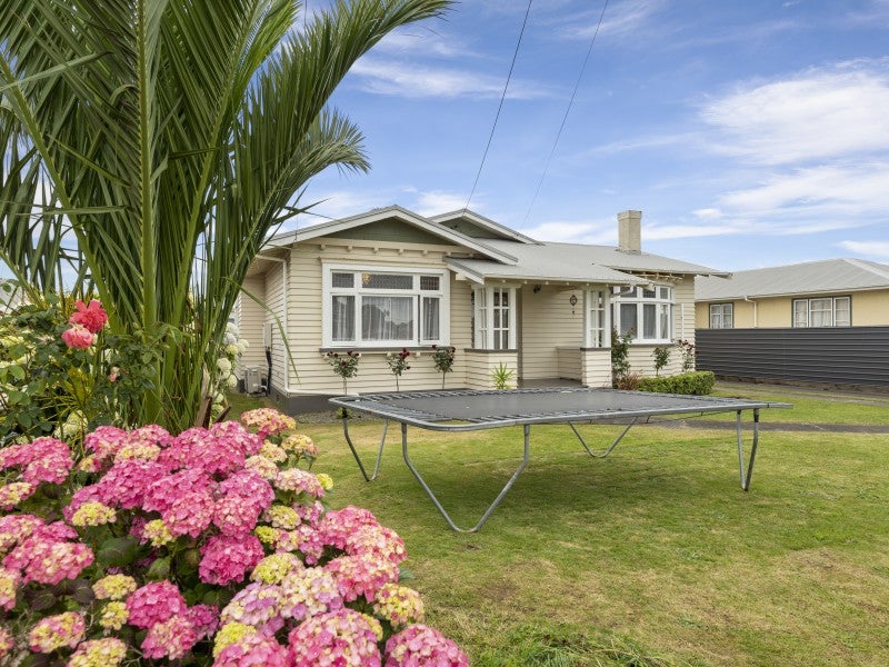 16 Kings Avenue, Gonville, Whanganui - Carousel 1
