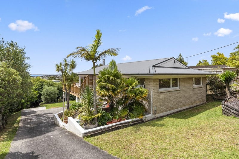 767 East Coast Road, Northcross, Auckland - Carousel 1