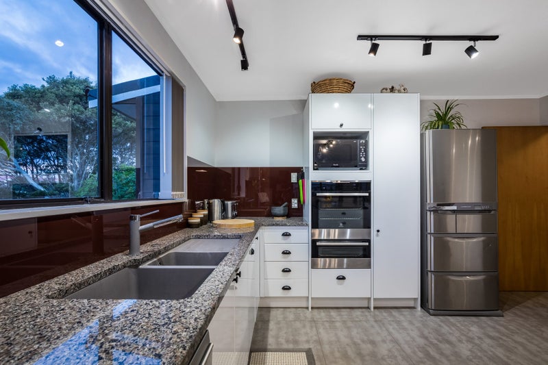 19 Shackle Lane, Whitby, Porirua - Carousel 2