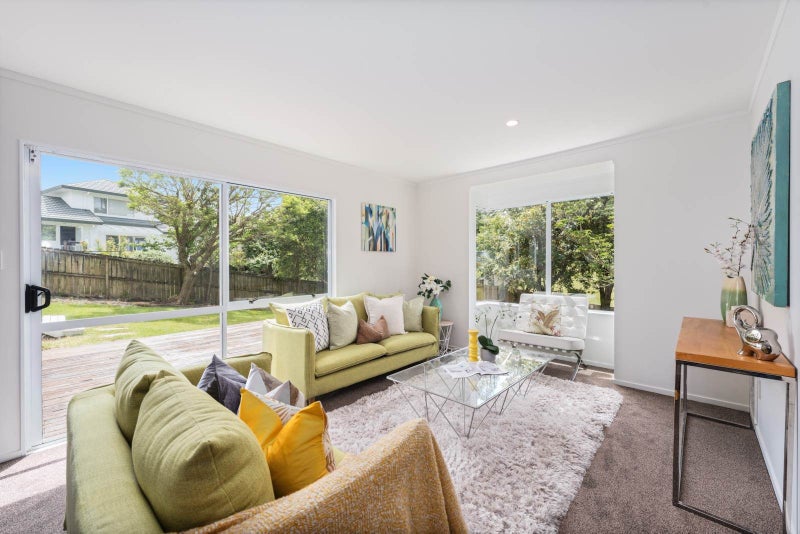 20 Queen Natalie Place, Massey, Auckland - Carousel 2