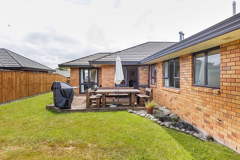 14 Woodgate Court, Fitzherbert, Palmerston North - Carousel 23