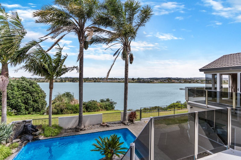 8 Tytus Place, Conifer Grove, Takanini - Carousel 2