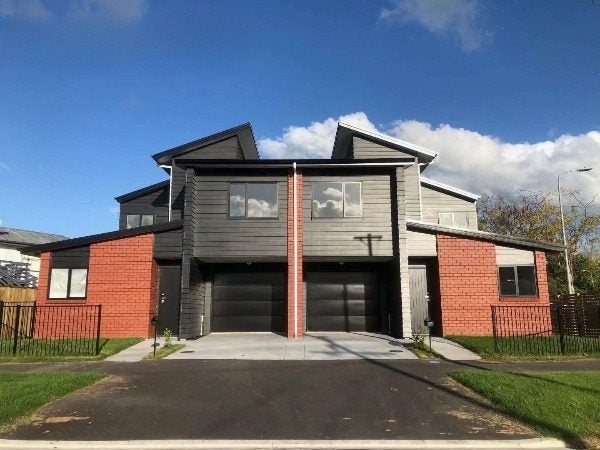 1/64 Lewis Street, Glenview, Hamilton - Carousel 1