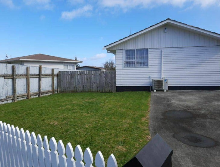 63 Zelda Avenue, Clover Park, Auckland - Carousel 1
