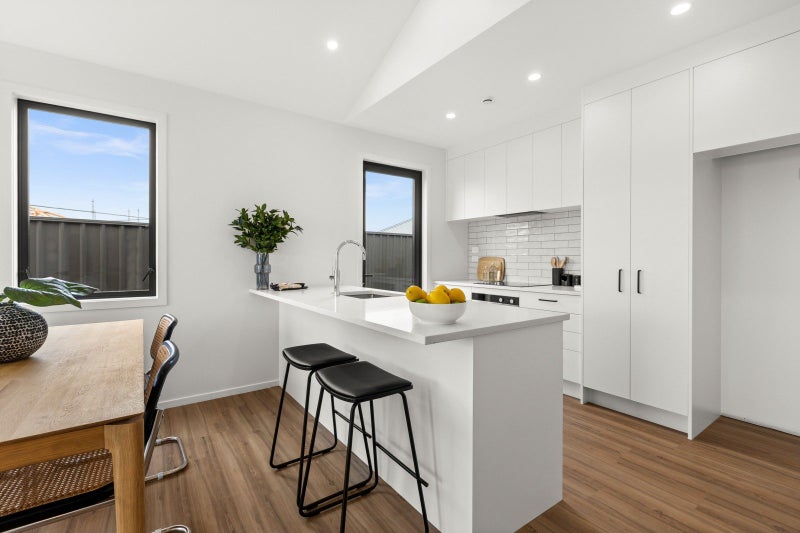 6 Tutira Place, Poraiti, Napier - Carousel 1