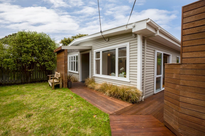 33 Rua Street, Lyall Bay, Wellington - Carousel 1