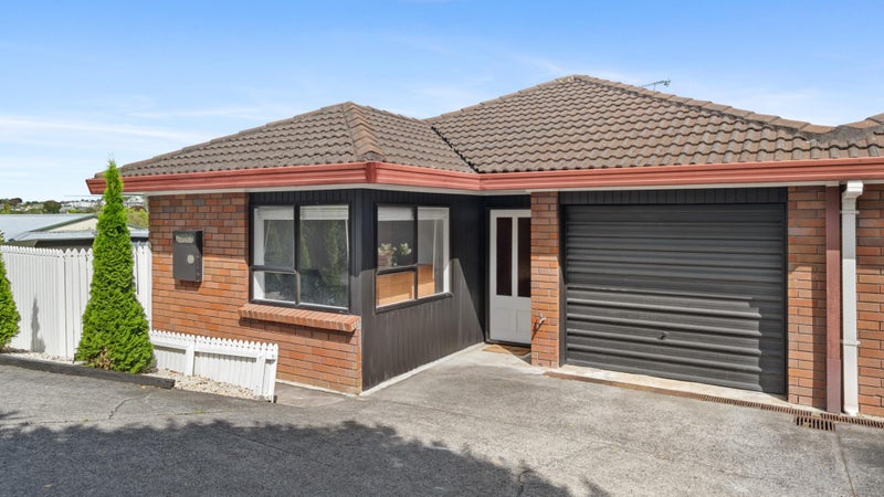 2/53 Moore Street, Howick, Auckland - Carousel 1