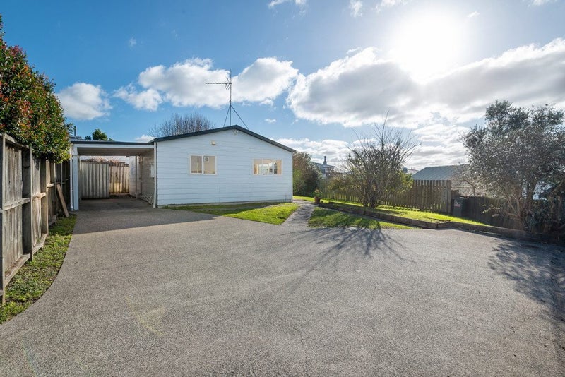 8A Fordham Street, Beach Haven, Auckland - Carousel 1