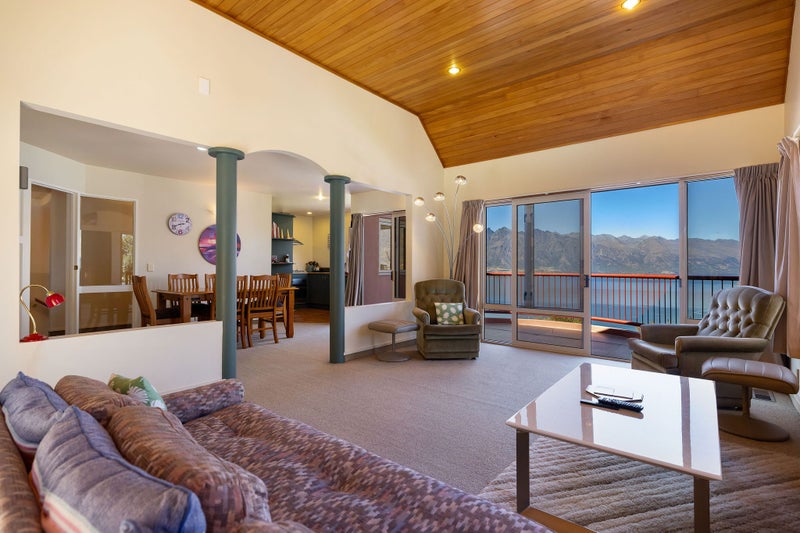 14A Von Place, Fernhill, Queenstown - Carousel 1