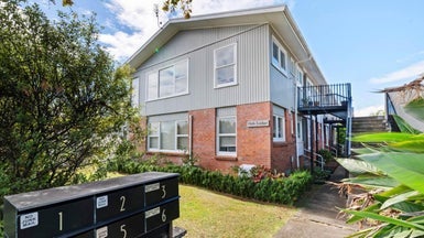 3/221 Hurstmere Road, Takapuna, Auckland - Carousel 1