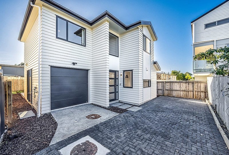 4C Ropata Avenue, Point England, Auckland - Carousel 1