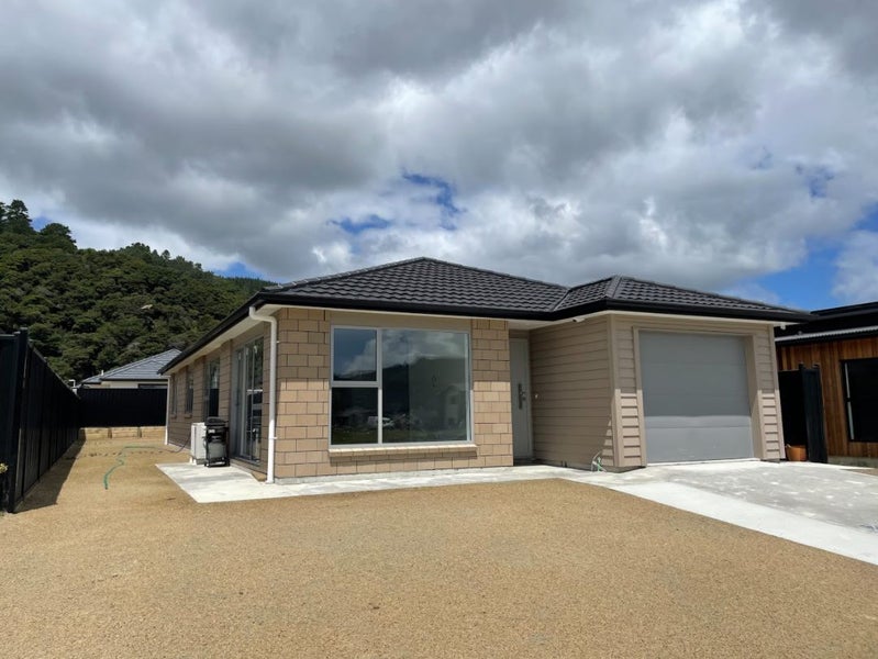 9 Buddle Road, Wallaceville, Upper Hutt - Carousel 1
