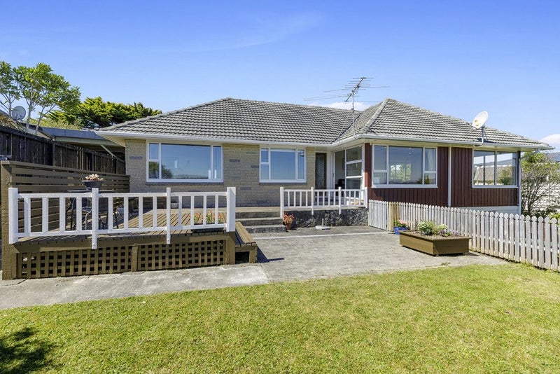 27 Bedford Grove, Kelson, Lower Hutt - Carousel 1