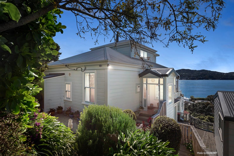 6 The Crescent, Roseneath, Wellington - Carousel 1