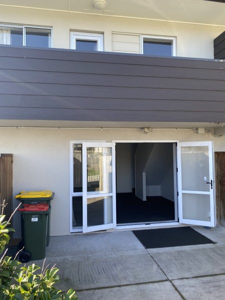 2/7 Stanley Street, Claudelands, Hamilton - Carousel 1