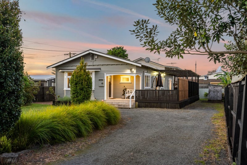 397A West Coast Road, Glen Eden, Auckland - Carousel 1