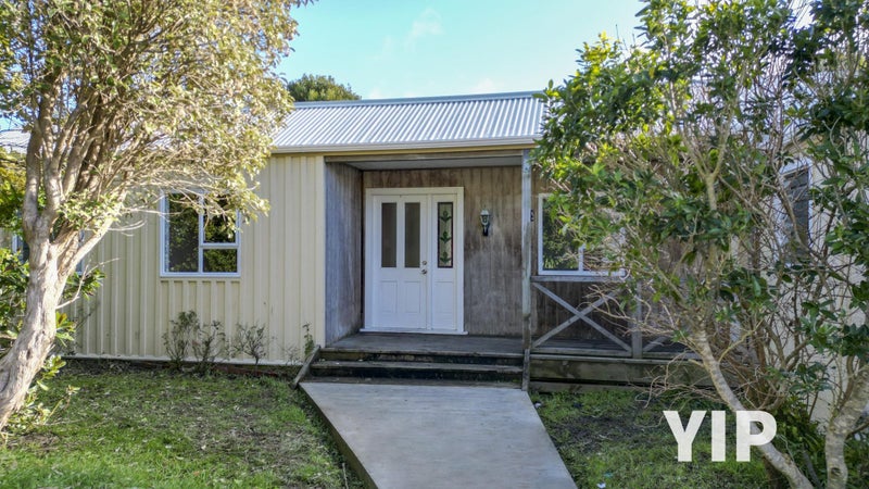 10 Miles Crescent, Newlands, Wellington - Carousel 2