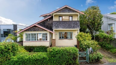 9 Merani Street, Narrow Neck, Auckland - Carousel 1