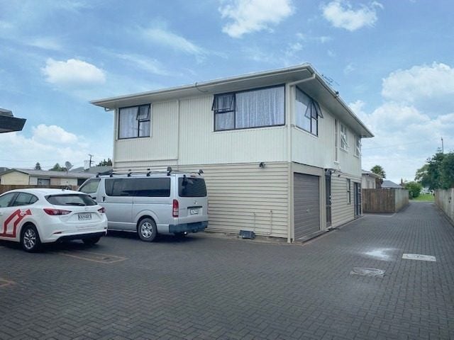 2/14 Hall Avenue, Māngere, Auckland - Carousel 1