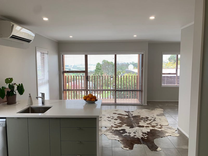 2/4 Impala Place, Hillsborough, Auckland - Carousel 1