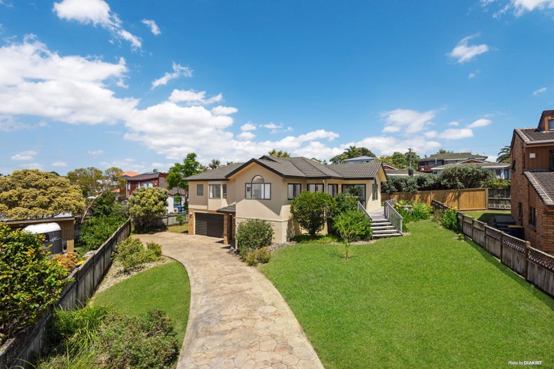 7 Seagrove Road, West Harbour, Auckland - Carousel 1