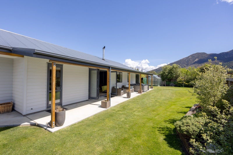 11 Teal Place, Wanaka - Carousel 2