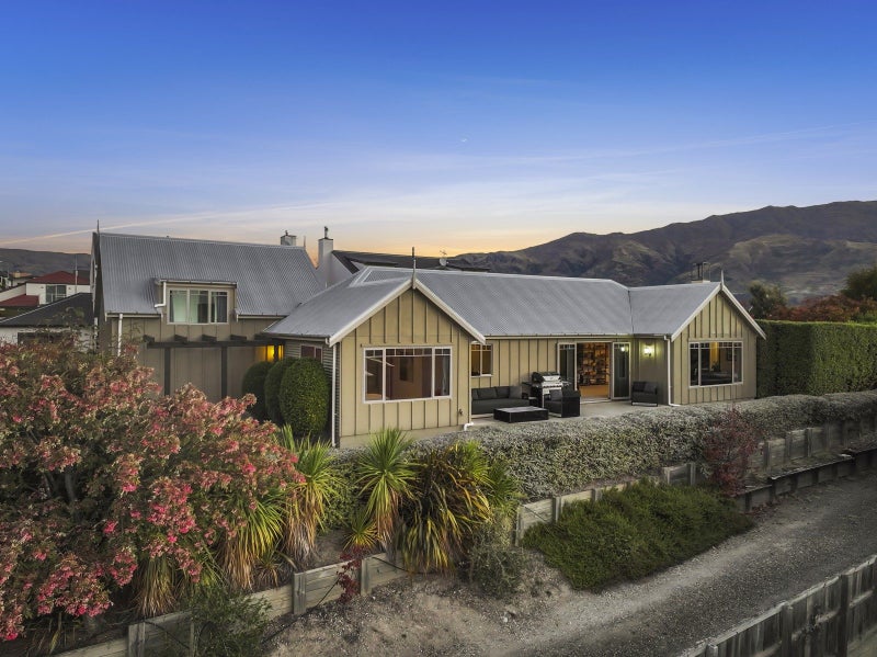 100 Kings Drive, Wanaka - Carousel 2