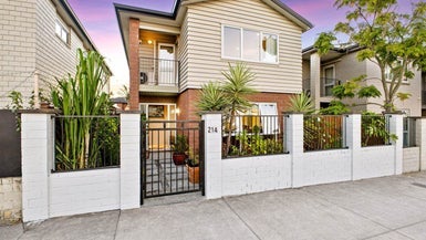 214 Murphys Road, Flat Bush, Auckland - Carousel 1