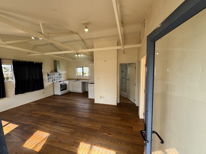11 Yorkshire Road, Silverdale, Hamilton - Carousel 2