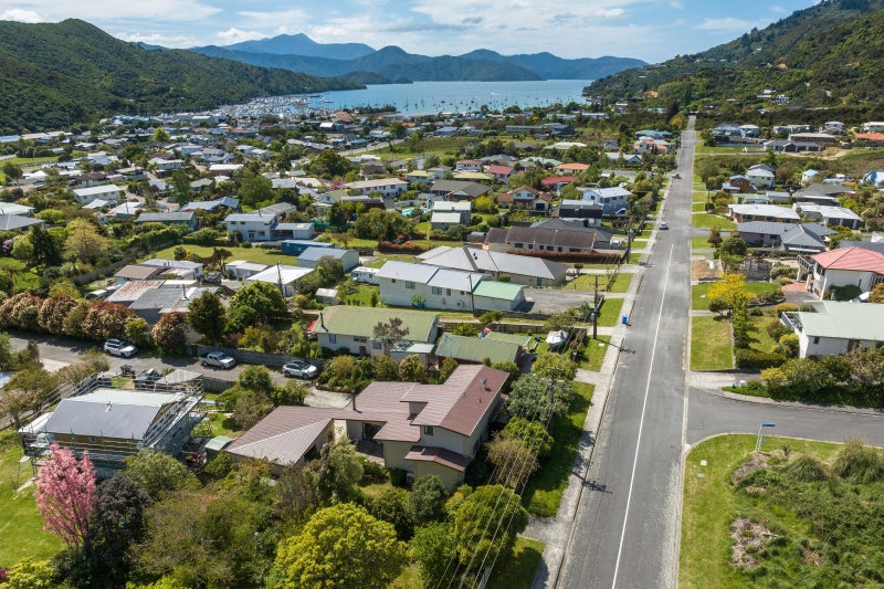 5 Bayview Drive, Waikawa, Picton - Carousel 2