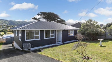 38 Taylor Terrace, Tawa, Wellington - Carousel 1